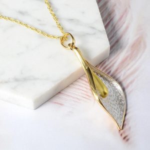 ST 3112 Fashion Classic Jewelry for Women Earrings Pendant set